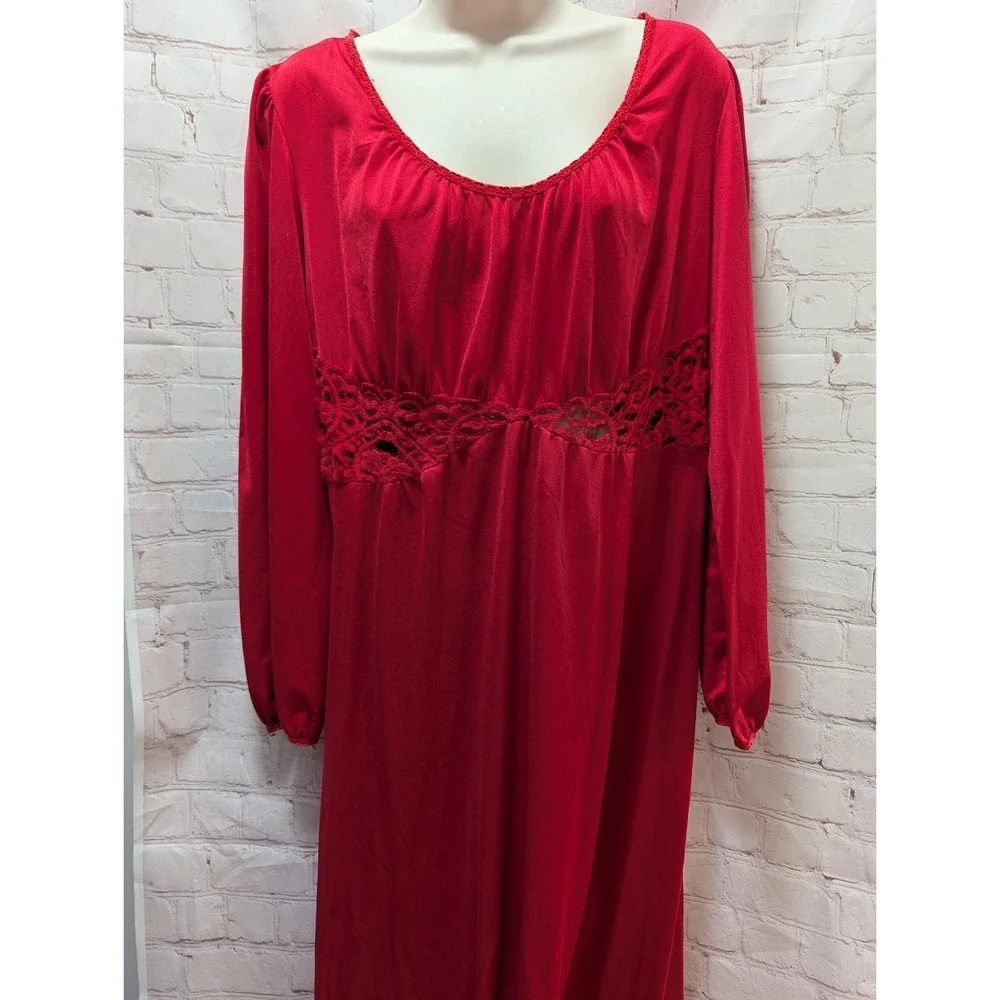 Shadowline Red Long Sleeve Nightgown Lace cutouts Medium‎ vintage READ
